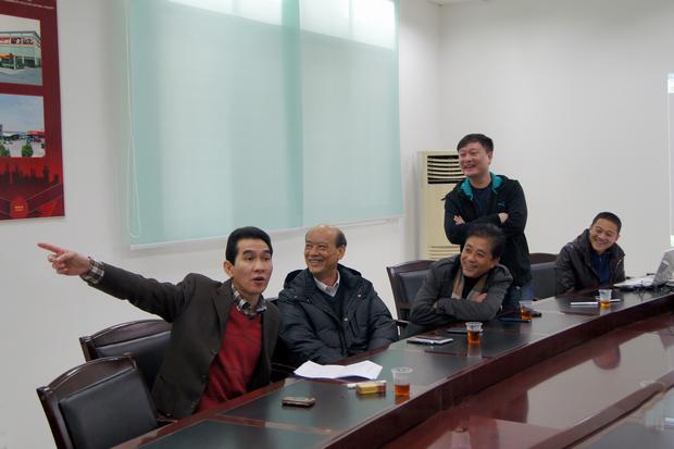 图11、云顶集团销售总司理陆志江对获评优异专卖店精彩点评