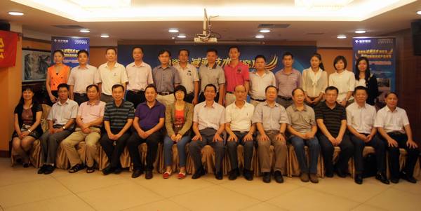 图8、与会专家、媒体记者及云顶集团公司向导合影